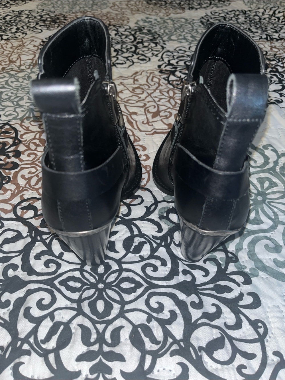 DKNY Tizz Ankle Boots - Picture 3 of 7